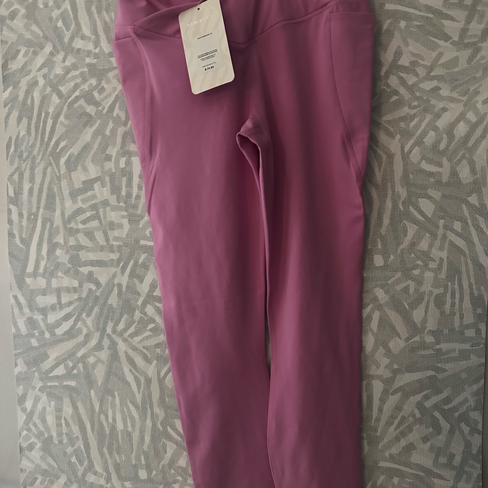 Fabletics, pink, 7/8 cropped,legging BNWT, size medium - Picture 3 of 4